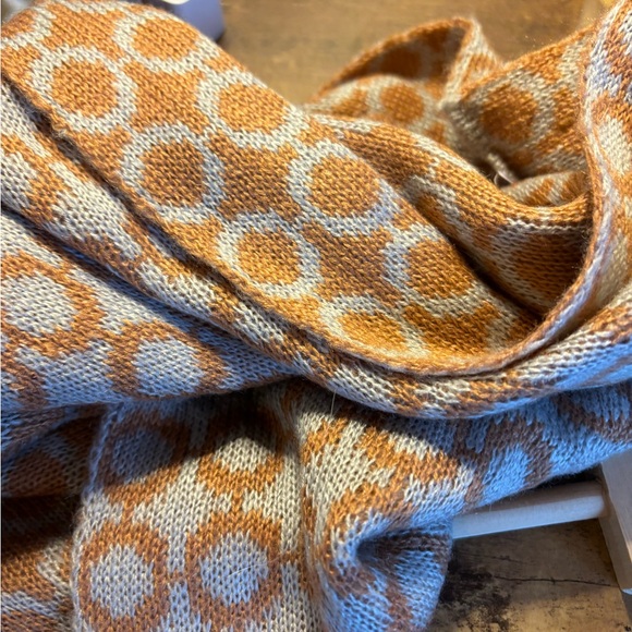 Women’s Reversible Knit Infinity Scarf in Terracotta/Light Gray. - Picture 9 of 10